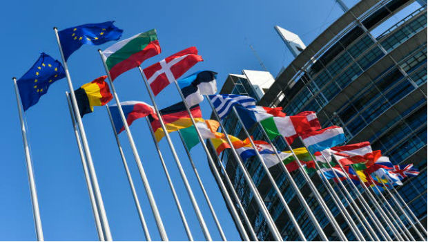 e kanali ena flags simaies 620x350